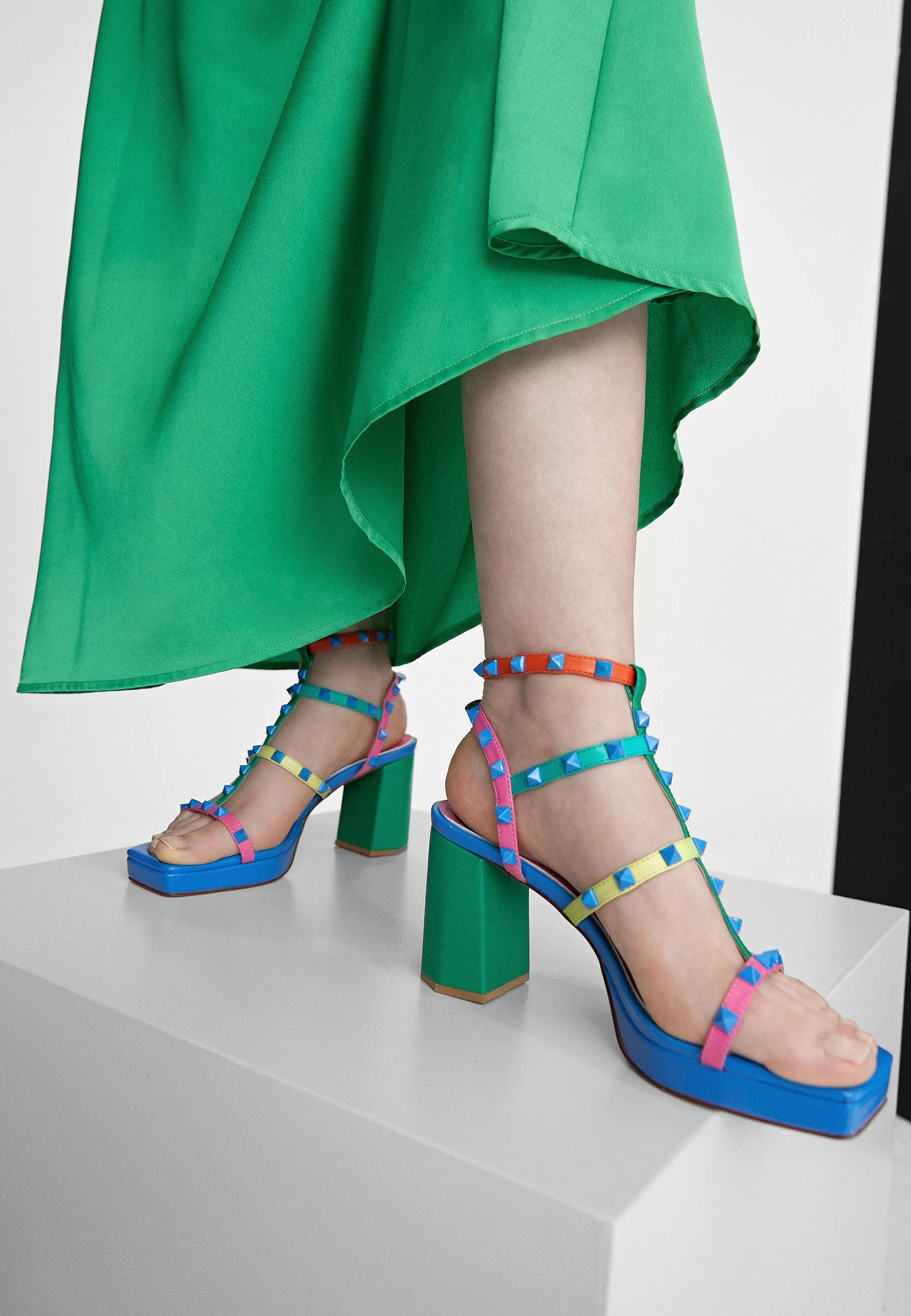 Heeled sandals with multicoloured straps